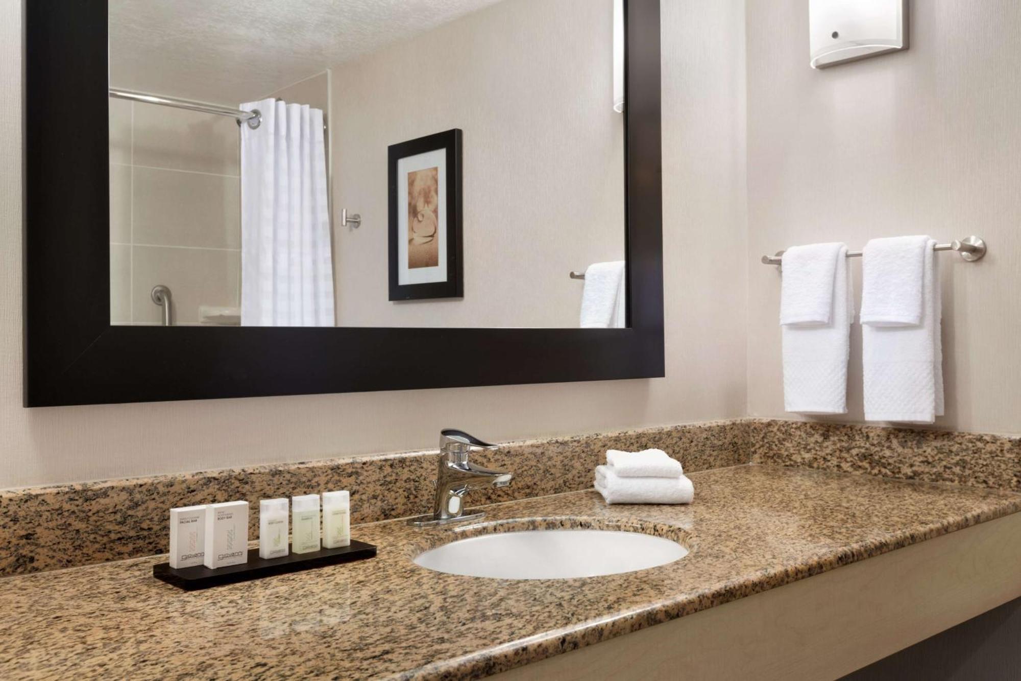 Embassy Suites By Hilton Convention Center Лас Вегас Екстериор снимка