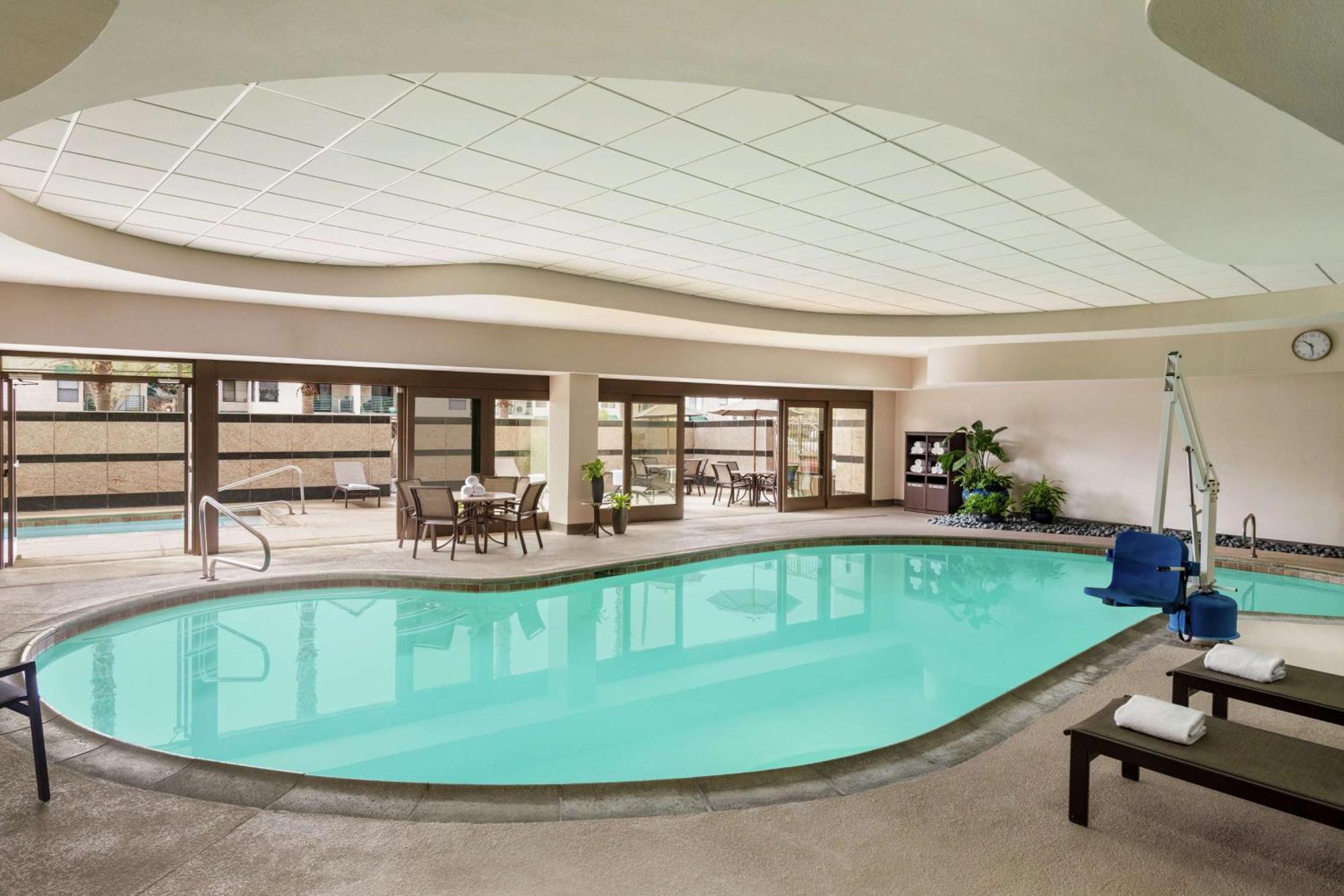 Embassy Suites By Hilton Convention Center Лас Вегас Екстериор снимка