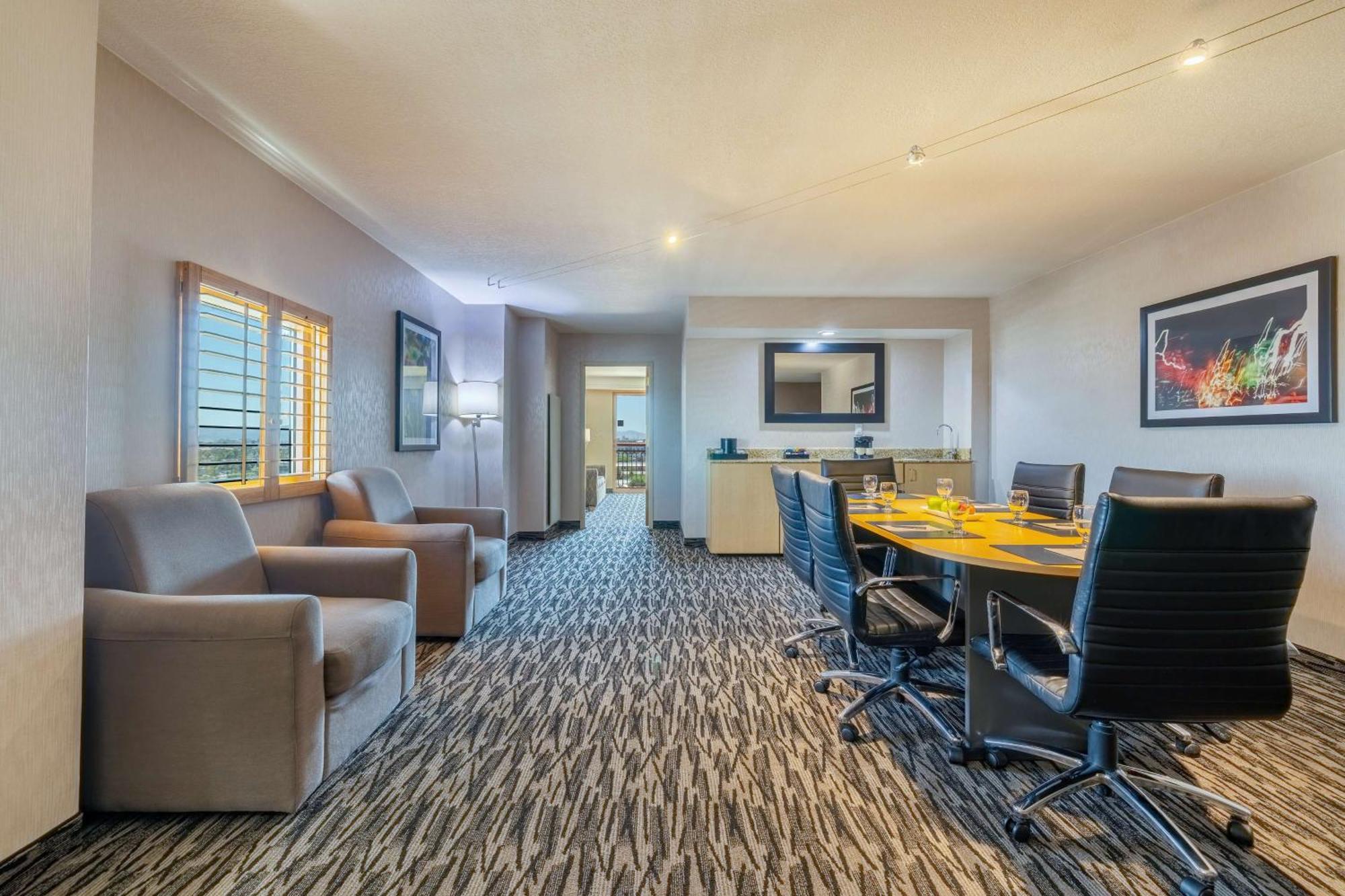 Embassy Suites By Hilton Convention Center Лас Вегас Екстериор снимка